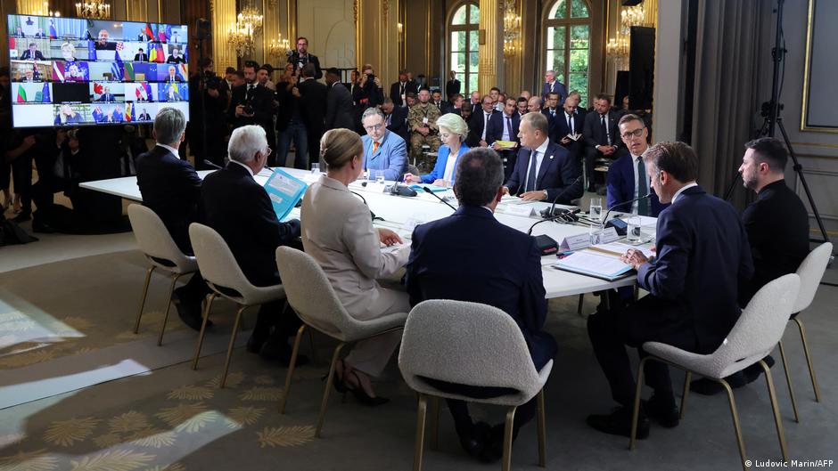 Макрон: "Коаліція охочих" продовжить роботу в січні