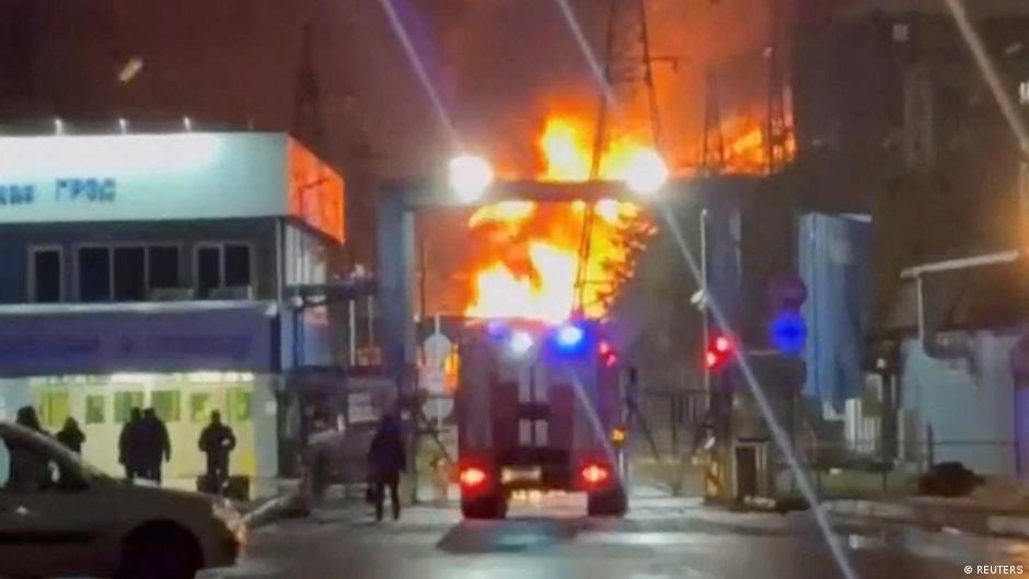 Атака дронів у РФ: під ударом були НПЗ, нафтобаза та ДРЕС