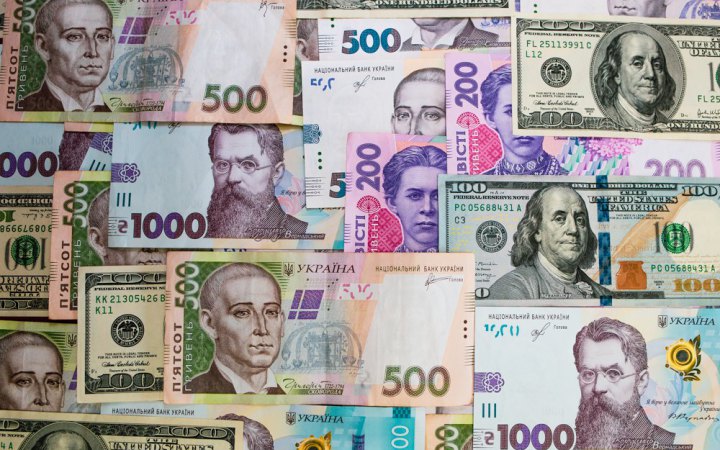 Курс гривні до євро та долара синхронно сягнув історичного максимума  