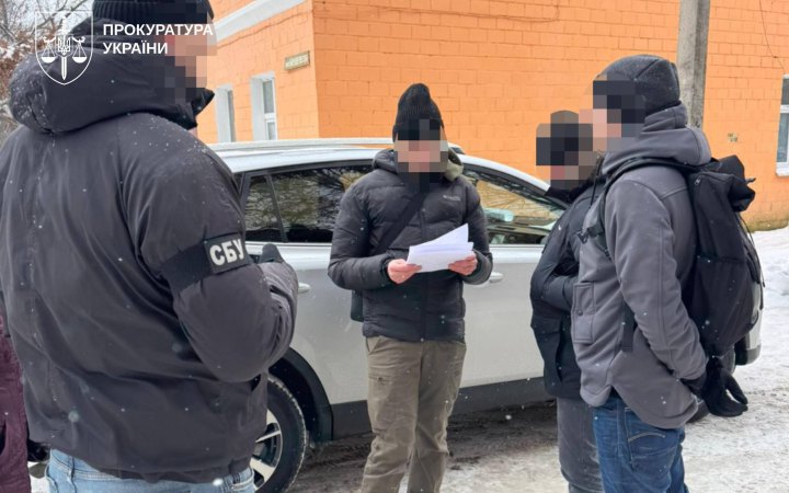 У податковій Чернігівщини викрили корупційну схему з «відкатами» від бізнесу