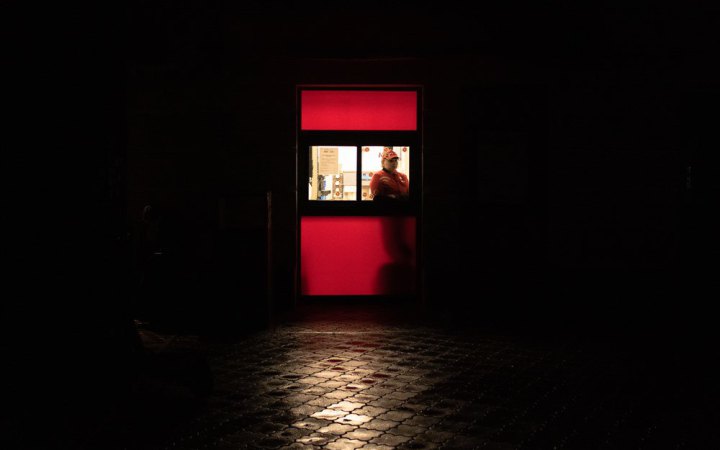 Завтра у всіх регіонах України діятимуть графіки погодинних відключень