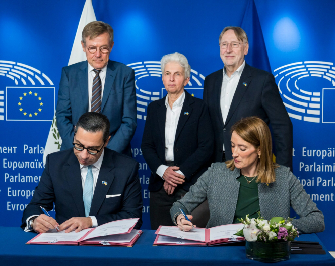 Президентка Європарламенту підписала надання Україні 90 млрд євро кредиту