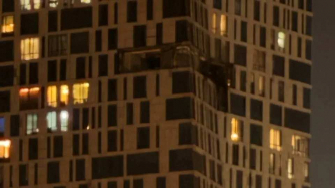 Дрон вночі влучив у багатоповерхівку в москві