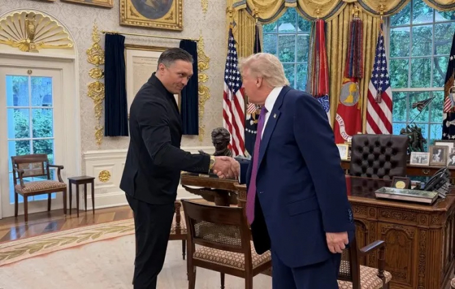 Усик зустрівся з Трампом у Білому домі