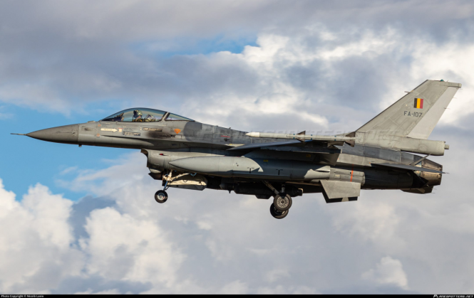 На фронті розбився F-16: пілот катапультувався і вижив

