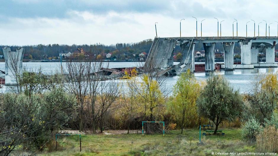Українські військові дронами доставили гумдопомогу в Олешки