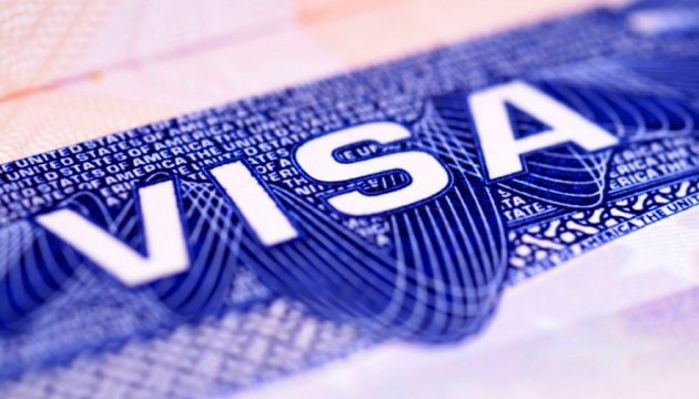 США відновили розгляд імміграційних віз у Польщі та Угорщині, глобальна пауза зберігається – Reuters