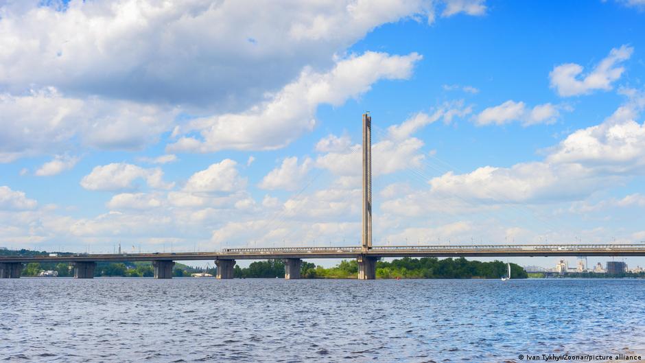Атака РФ на Київ: два дрони поцілили по Південному мосту